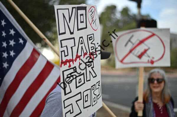 معترضان در خارج از آزمایشگاه ناسا در پاسادنا، کالیفرنیا، هفته گذشته علیه دستور واکسیناسیون دولت فدرال تظاهرات کردند.